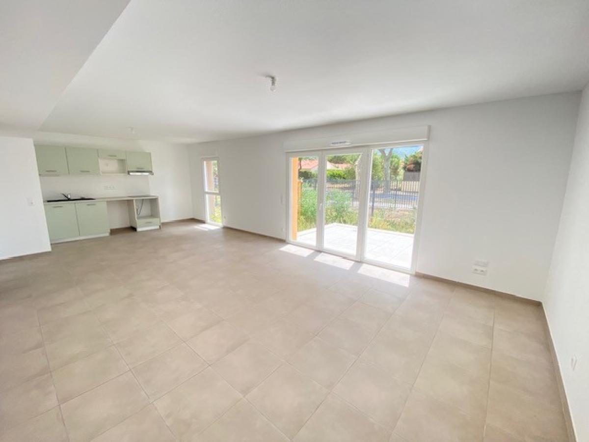 
																																							4 pièces - 
																																						RDC - 99m² - 1 139,61 € - Photo #1