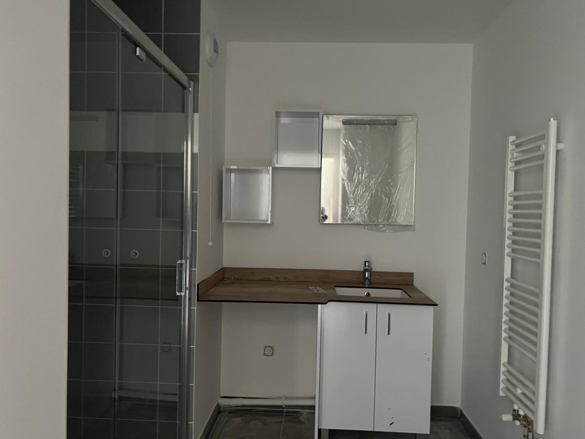
																			2 pièces - 
																		1er étage - 42m² - 600,39 € - Photo #3