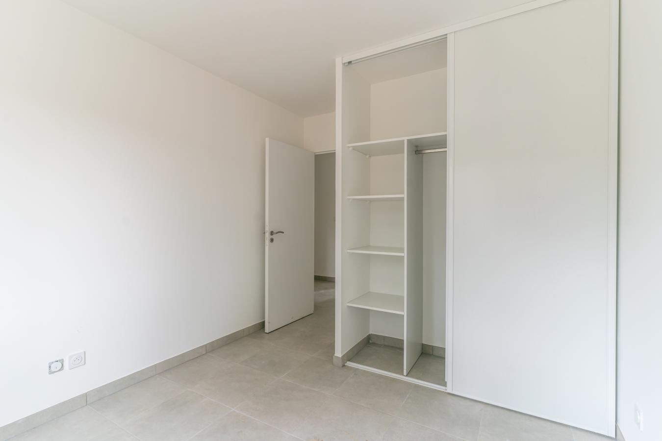 
																																							3 pièces - 
																																						RDC - 77m² - 1 095,52 € - Photo #4