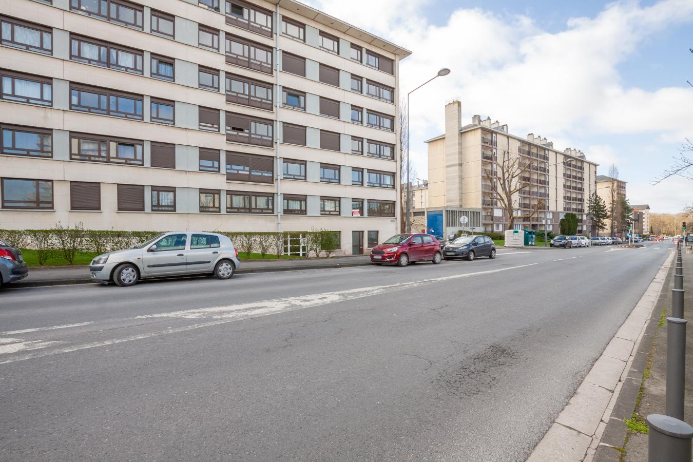 
																																							4 pièces - 
																																						3ème étage - 88m² - 134 000 € - Photo #2
