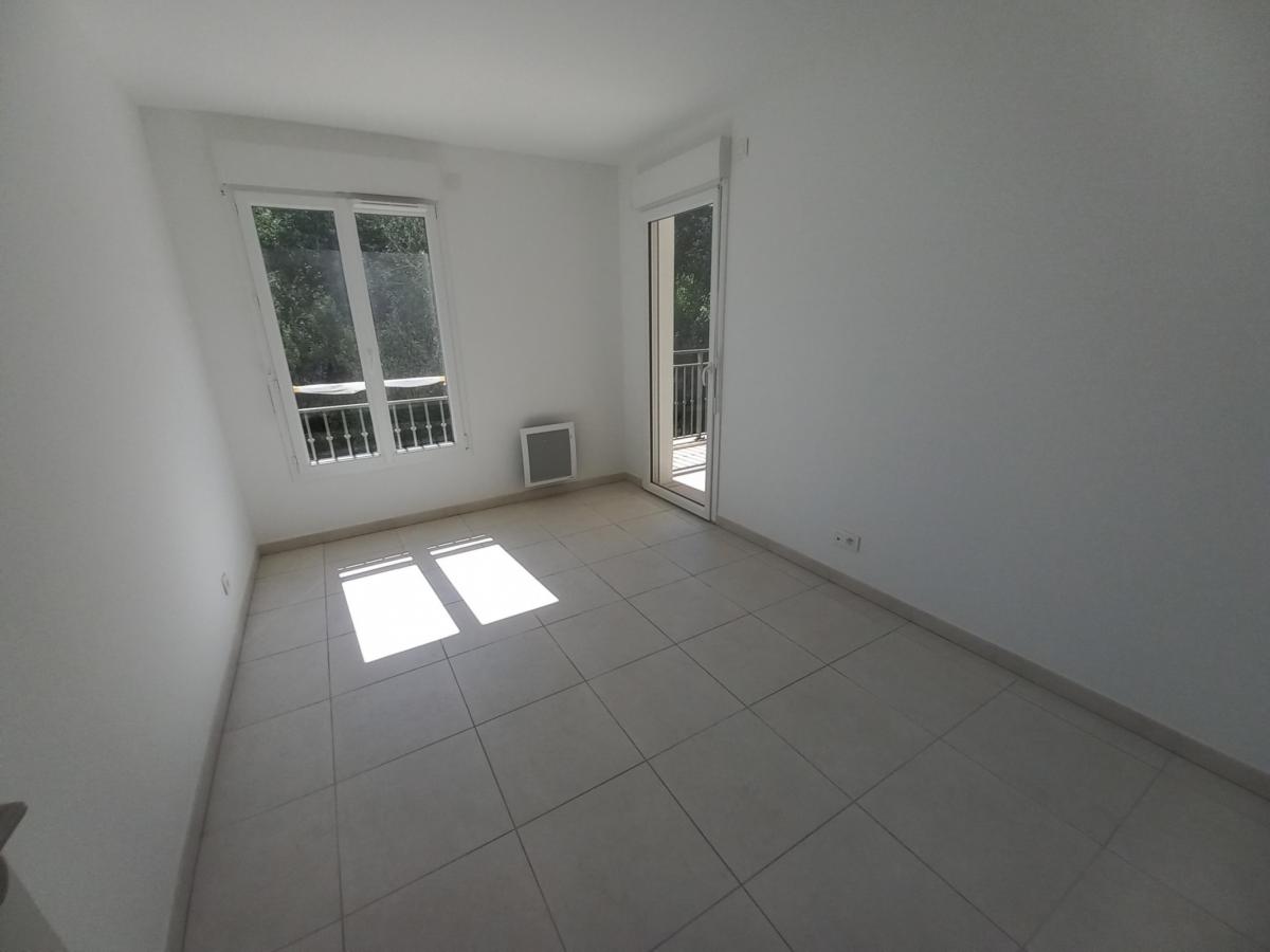 4 pièces - 1er étage - 79m² - 1 311,98 € - Photo #4