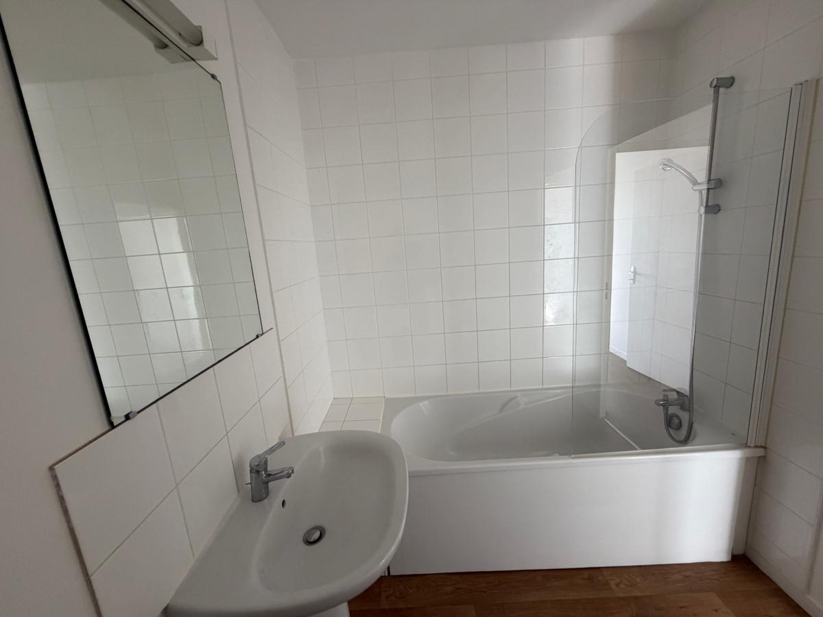 
																																							3 pièces - 
																																						1er étage - 66m² - 677,66 € - Photo #6
