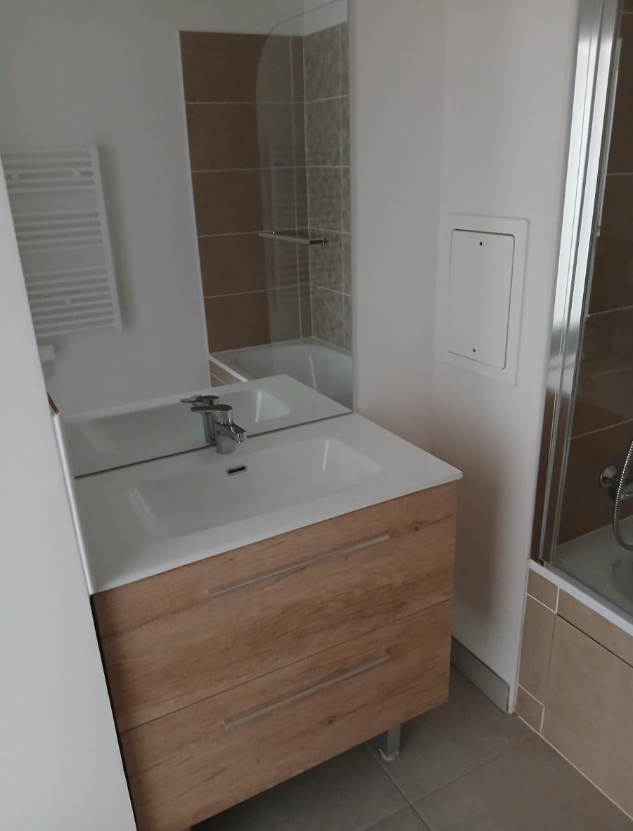
																			4 pièces - 
																		5ème étage - 75m² - 1 437,80 € - Photo #2