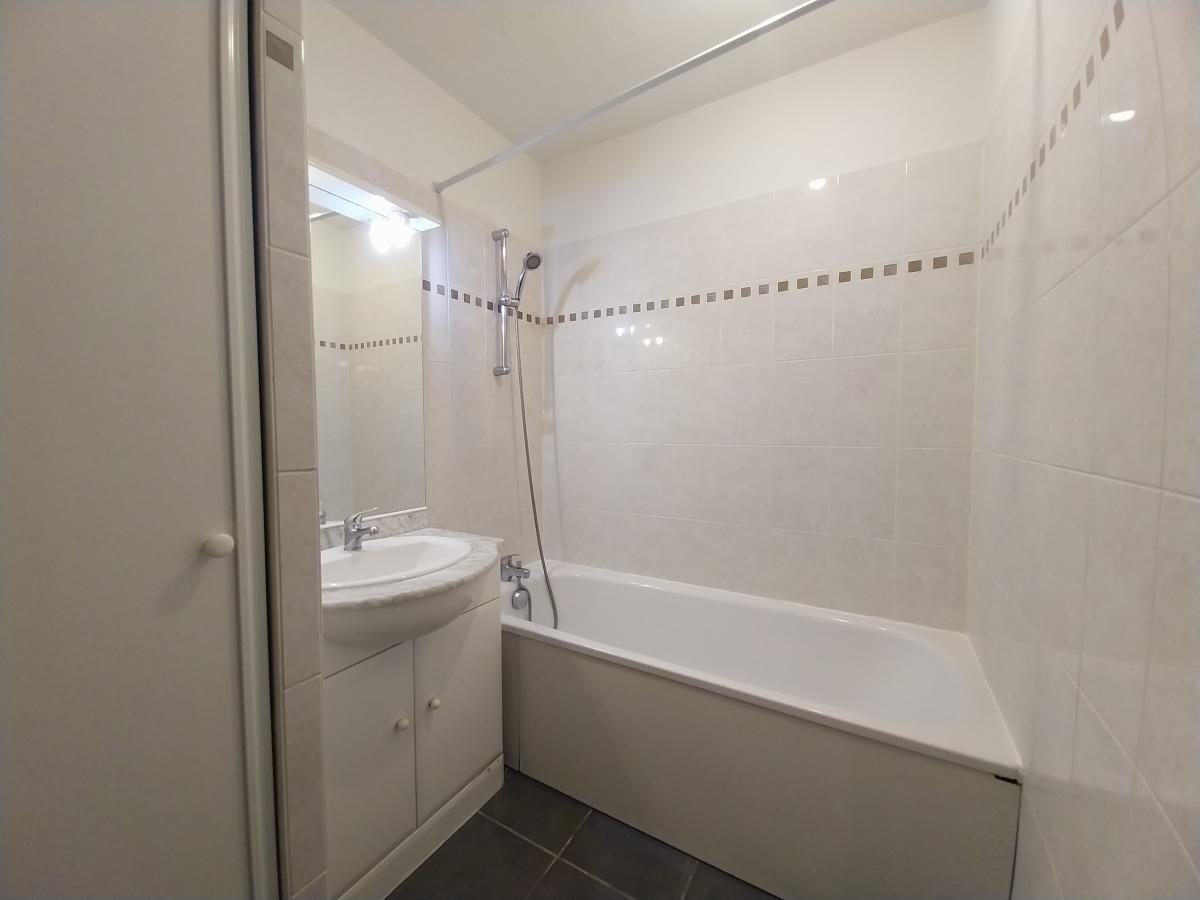 
																																							4 pièces - 
																																						1er étage - 93m² - 1 192,19 € - Photo #4