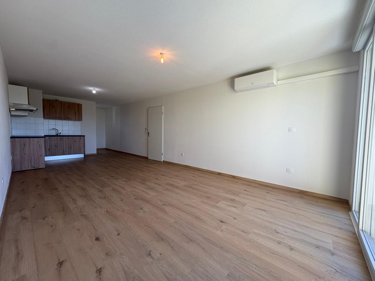 3 pièces - 1er étage - 65m² - 610,55 € - Photo #2