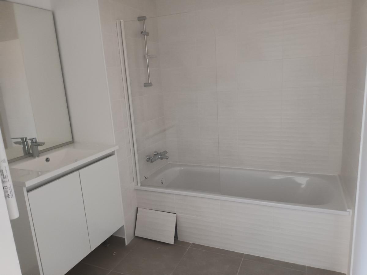 
																																							3 pièces - 
																																						2ème étage - 74m² - 1 296,55 € - Photo #4