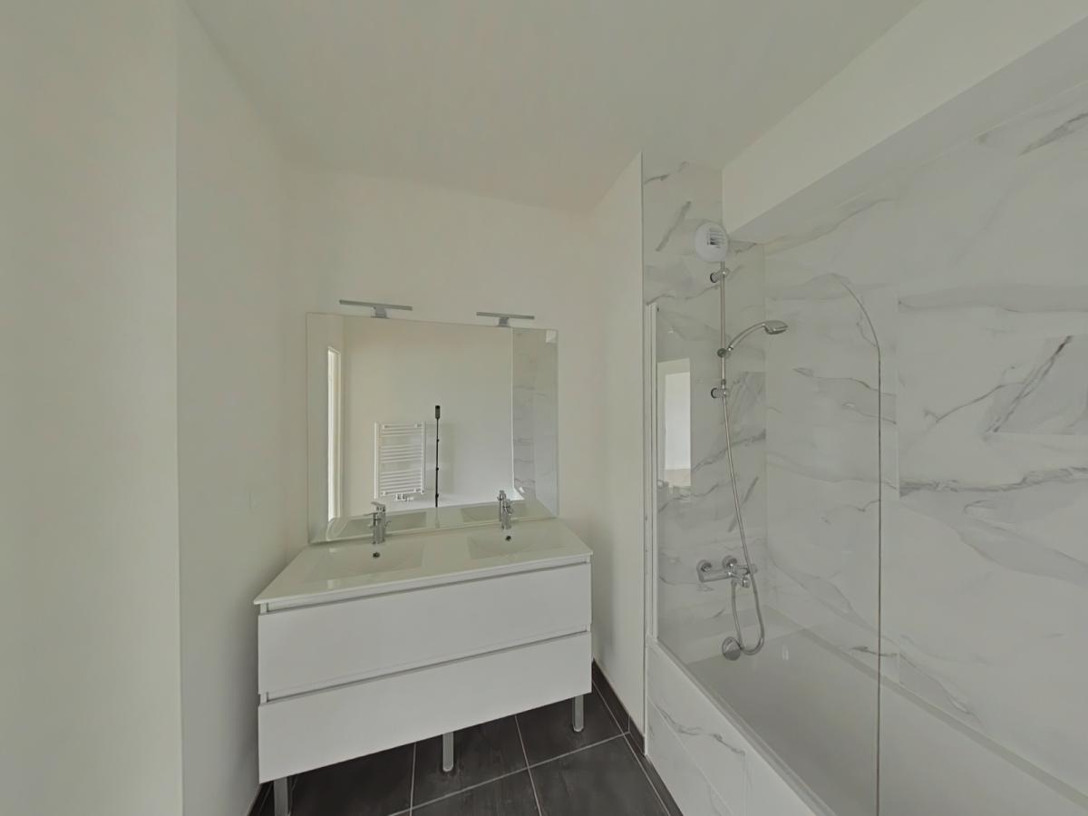 
																																							4 pièces - 
																																						4ème étage - 98m² - 1 369,18 € - Photo #7