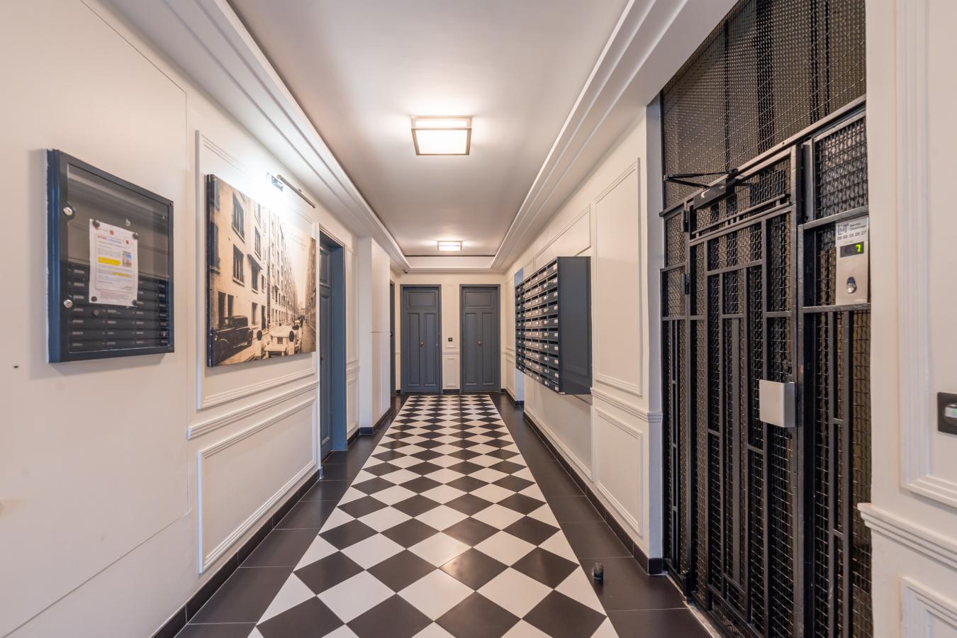 1 pièce - RDC - 240 000 € - Photo #0