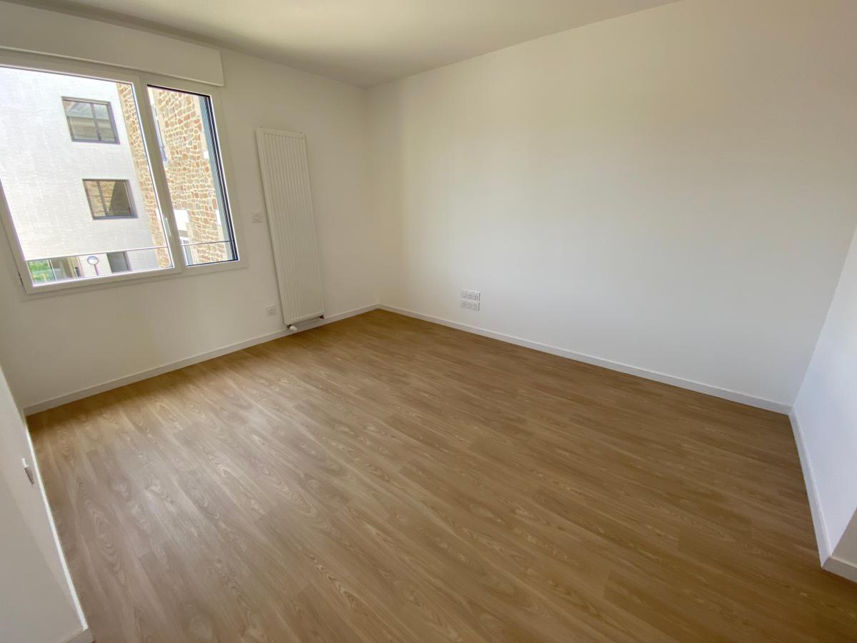 
																			4 pièces - 
																		1er étage - 87m² - 1 119,92 € - Photo #5