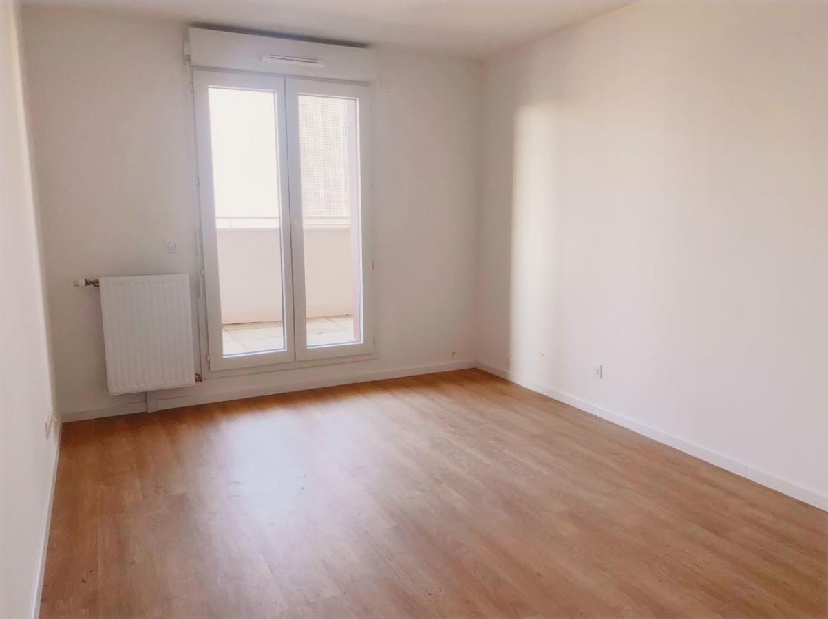 
																																							3 pièces - 
																																						4ème étage - 69m² - 1 298,18 € - Photo #4