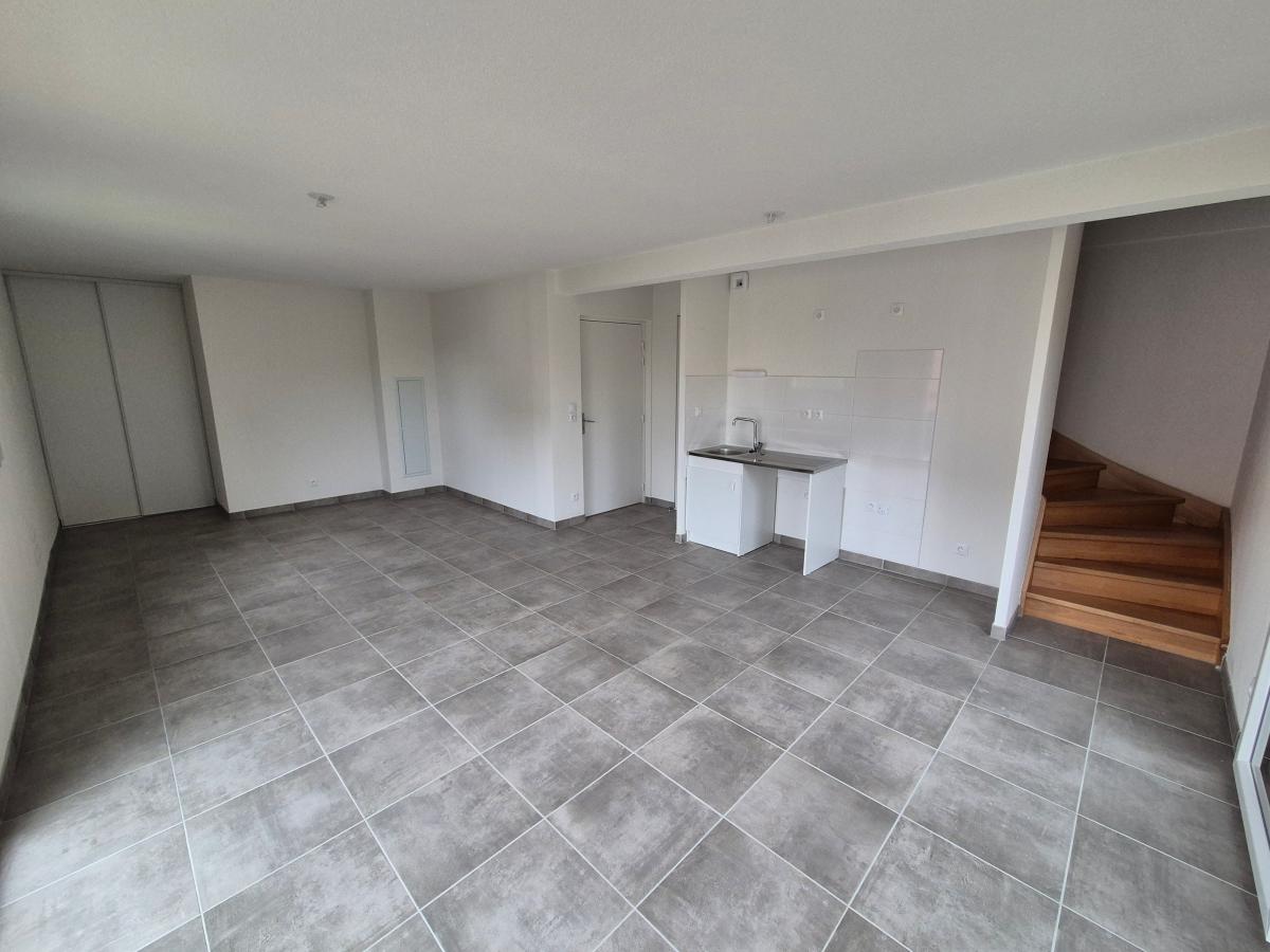 3 pièces - 1er étage - 67m² - 946,46 € - Photo #2