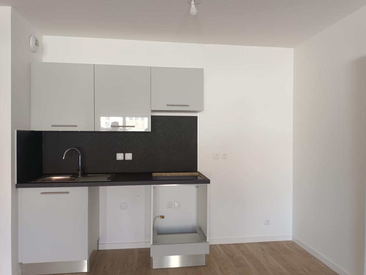 
																																							3 pièces - 
																																						1er étage - 66m² - 827,65 € - Photo #5