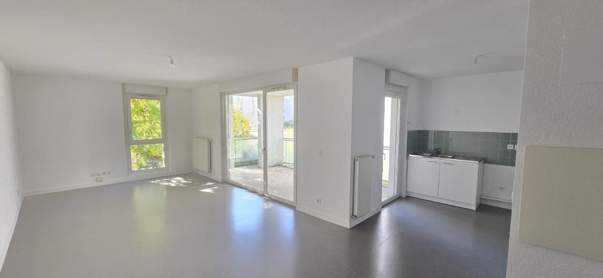 3 pièces - 1er étage - 72m² - 943,35 € - Photo #2