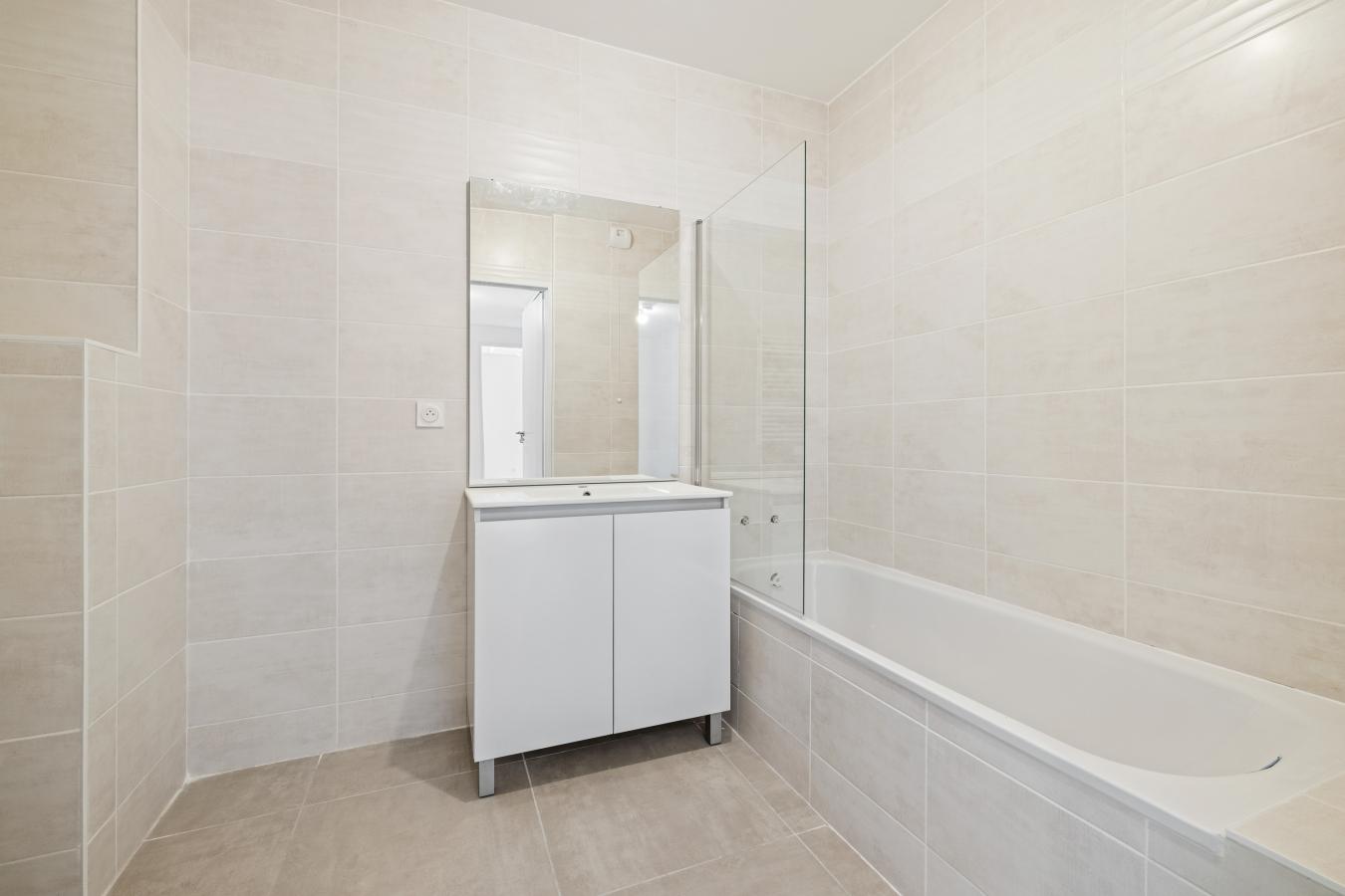 
																																							4 pièces - 
																																						5ème étage - 76m² - 1 999,68 € - Photo #6