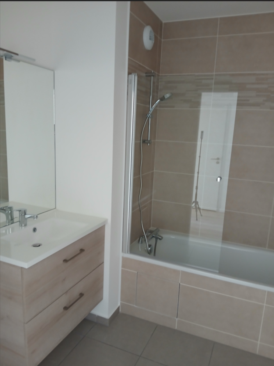 
																																							3 pièces - 
																																						4ème étage - 64m² - 1 452,95 € - Photo #1