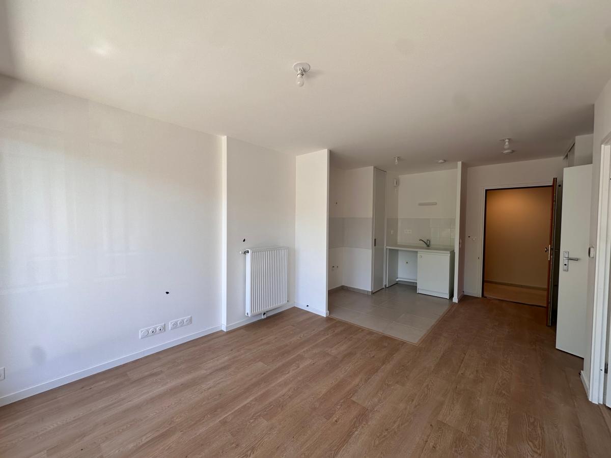 
																																							2 pièces - 
																																						1er étage - 42m² - 845,67 € - Photo #2