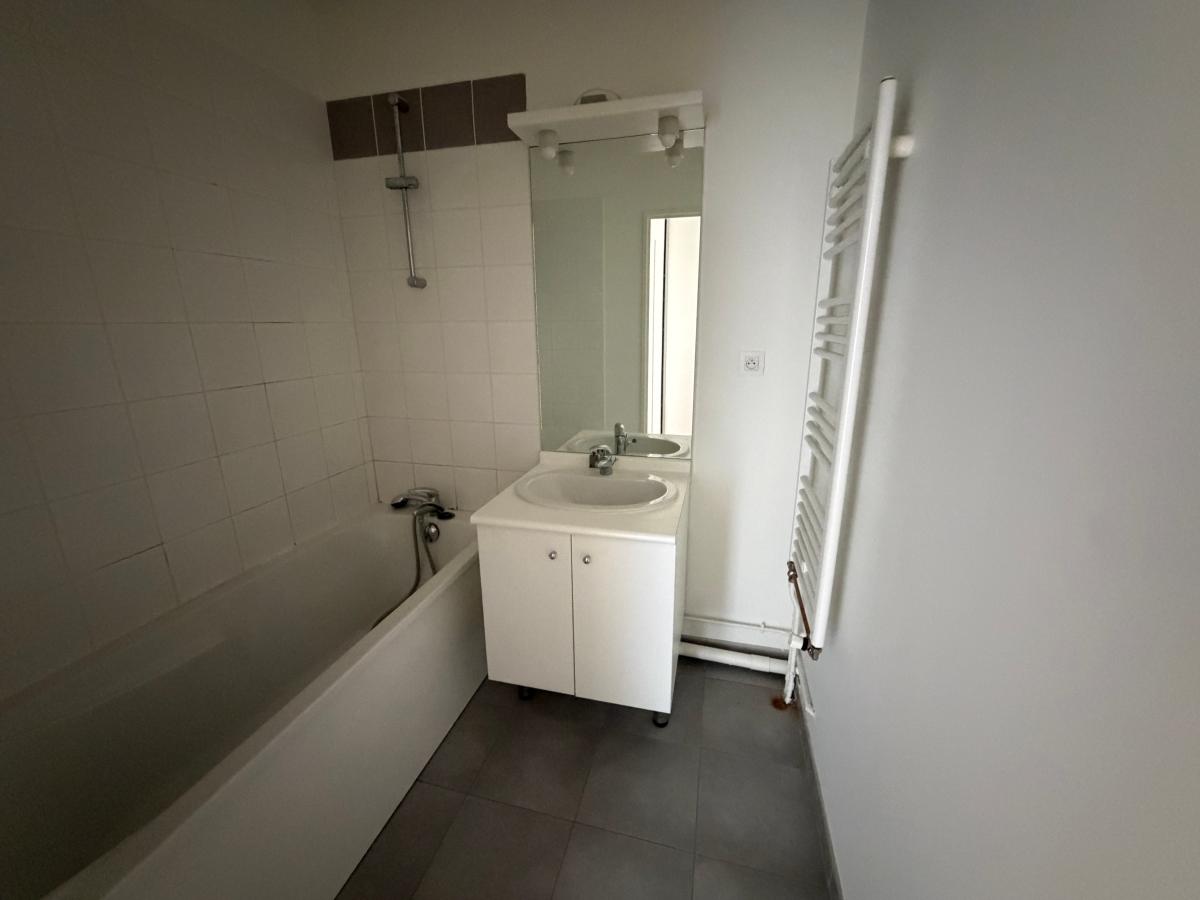 
																																							2 pièces - 
																																						2ème étage - 50m² - 610,16 € - Photo #6