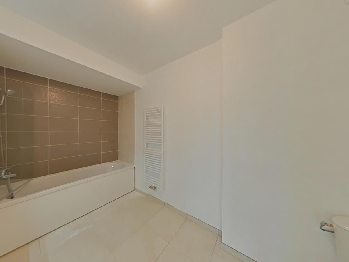 
																																							4 pièces - 
																																						1er étage - 84m² - 1 204,58 € - Photo #7