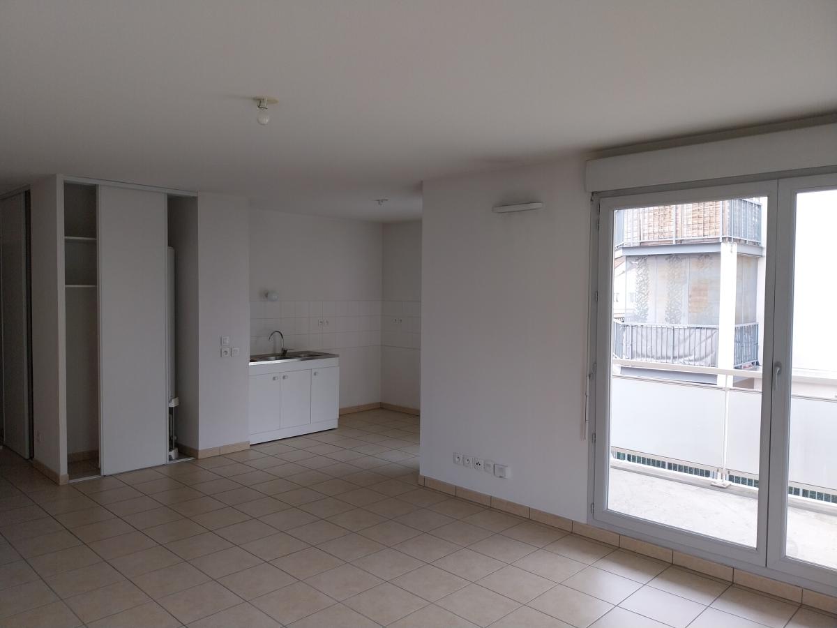 
																																							3 pièces - 
																																						1er étage - 65m² - 911,97 € - Photo #2