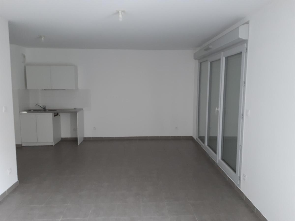 
																																							3 pièces - 
																																						RDC - 65m² - 922,83 € - Photo #1