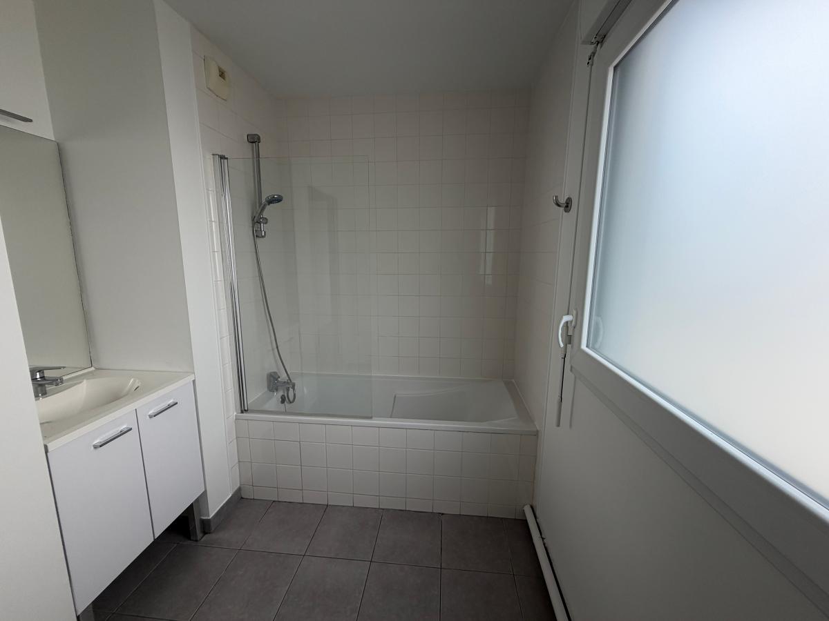 
																																							3 pièces - 
																																						1er étage - 67m² - 751,09 € - Photo #6