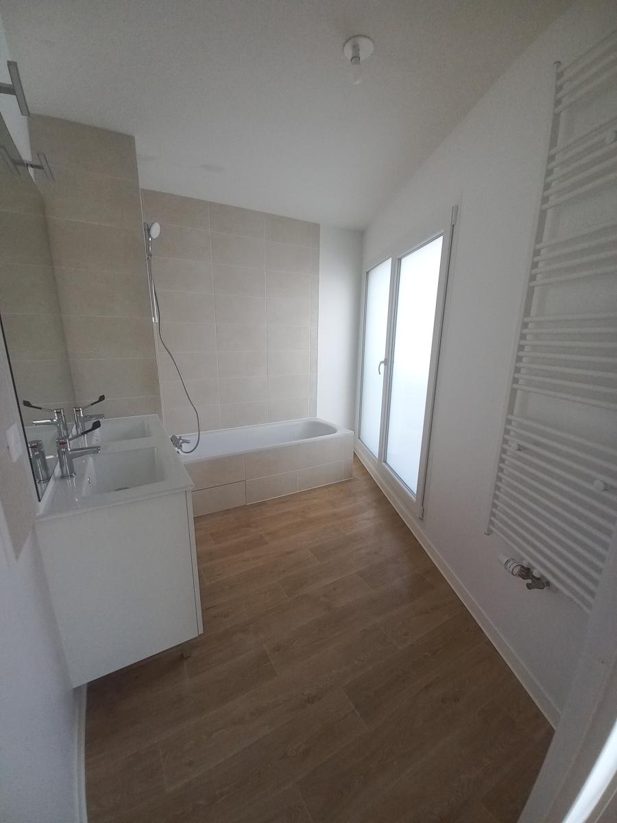
																																							4 pièces - 
																																						1er étage - 97m² - 1 251,25 € - Photo #4