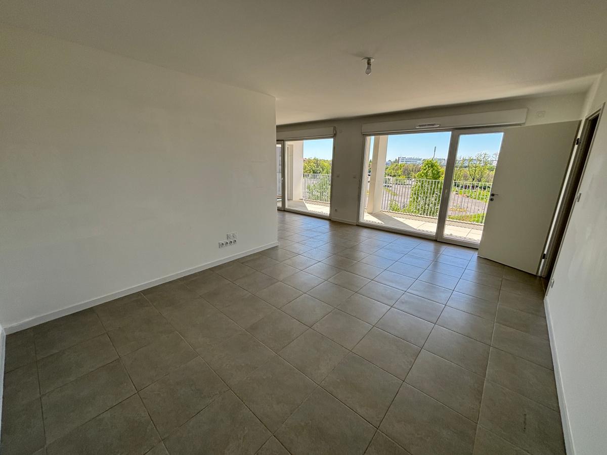 
																			4 pièces - 
																		4ème étage - 85m² - 1 015,93 € - Photo #0