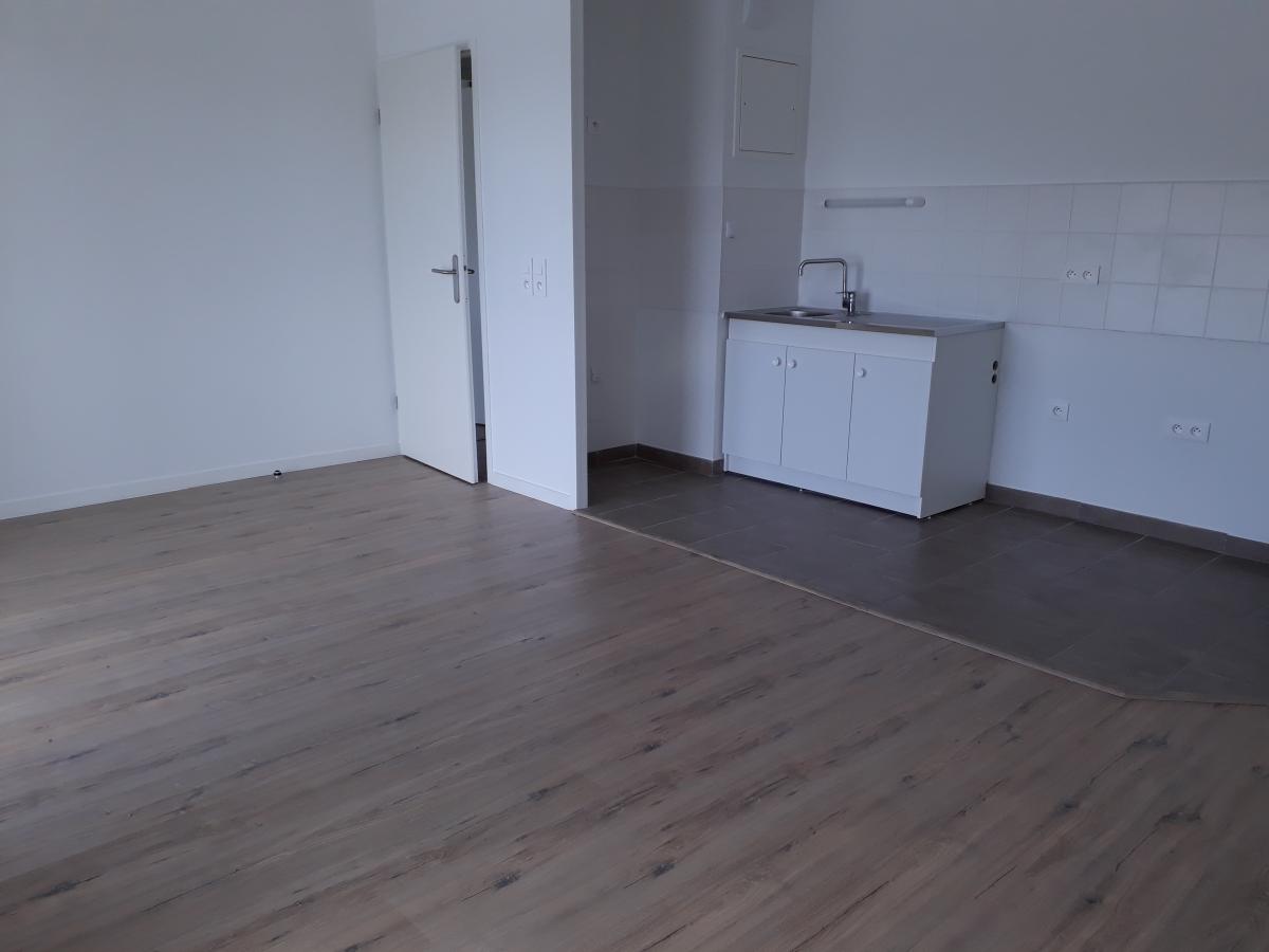 
																																							3 pièces - 
																																						1er étage - 63m² - 866,78 € - Photo #4