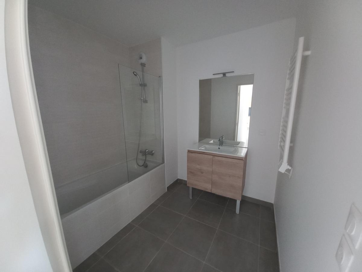 
																																							3 pièces - 
																																						1er étage - 61m² - 1 133,48 € - Photo #6