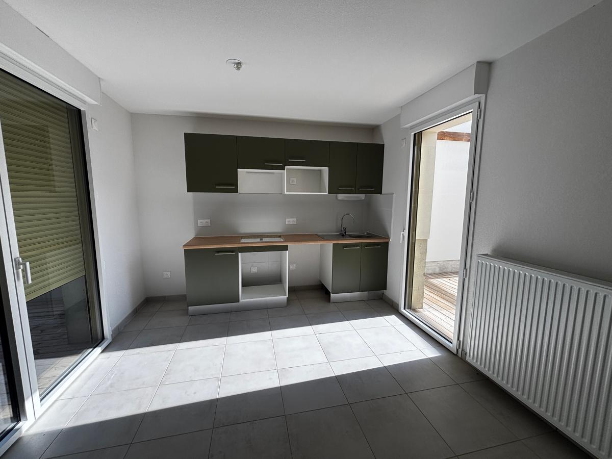
																																							4 pièces - 
																																						RDC - 85m² - 884,77 € - Photo #1
