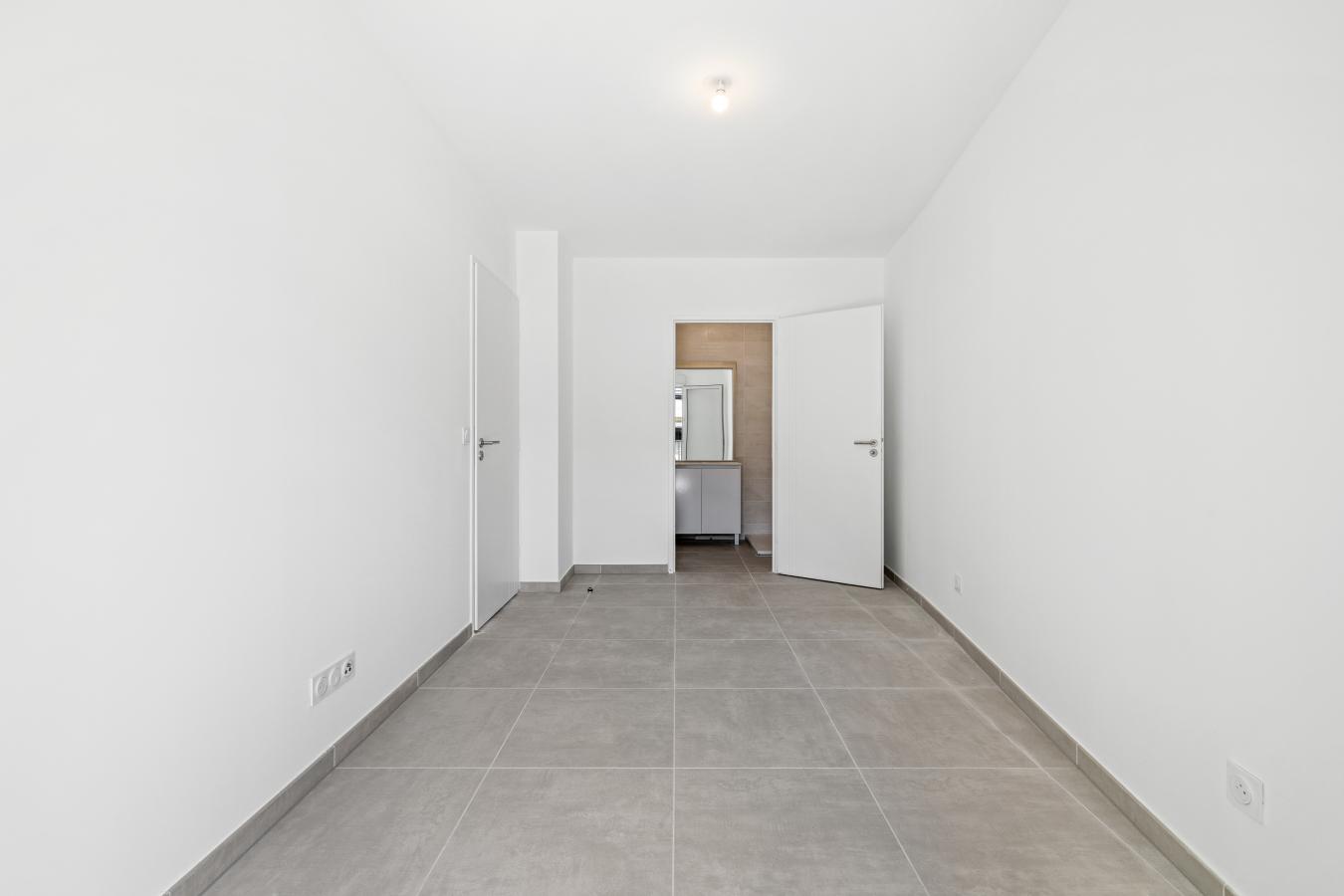 
																																							4 pièces - 
																																						5ème étage - 76m² - 1 999,68 € - Photo #5