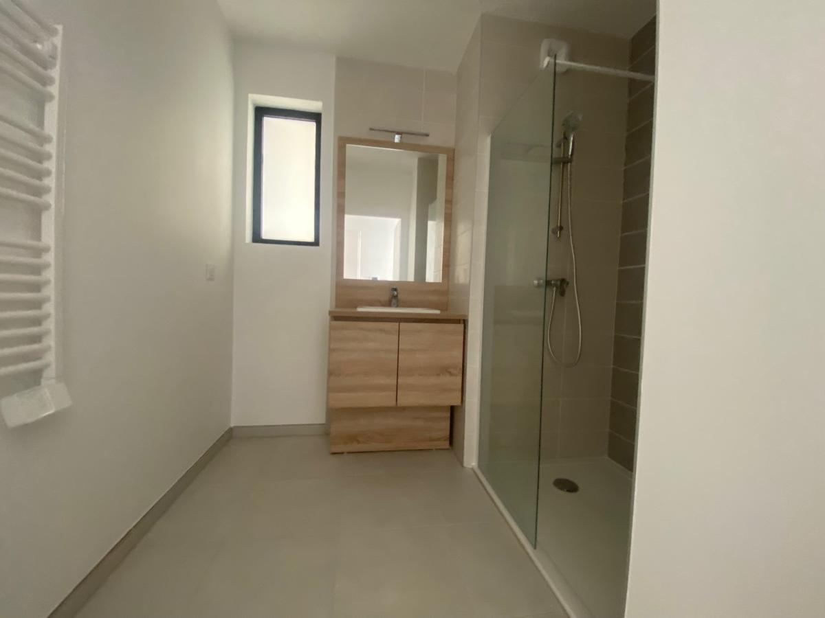 2 pièces - 2ème étage - 49m² - 824,59 € - Photo #2