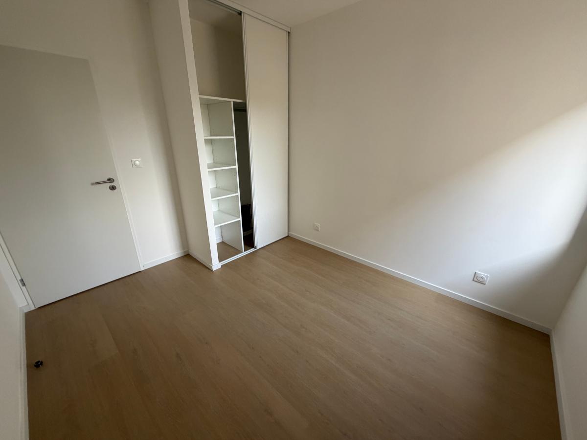 
																																							4 pièces - 
																																						RDC - 76m² - 1 081,61 € - Photo #3