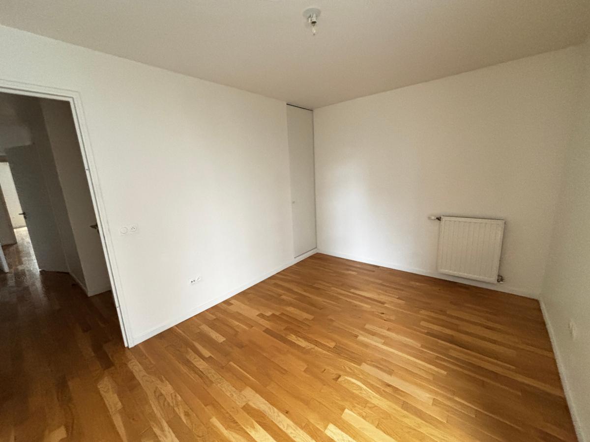 
																																							4 pièces - 
																																						1er étage - 83m² - 1 970,22 € - Photo #4
