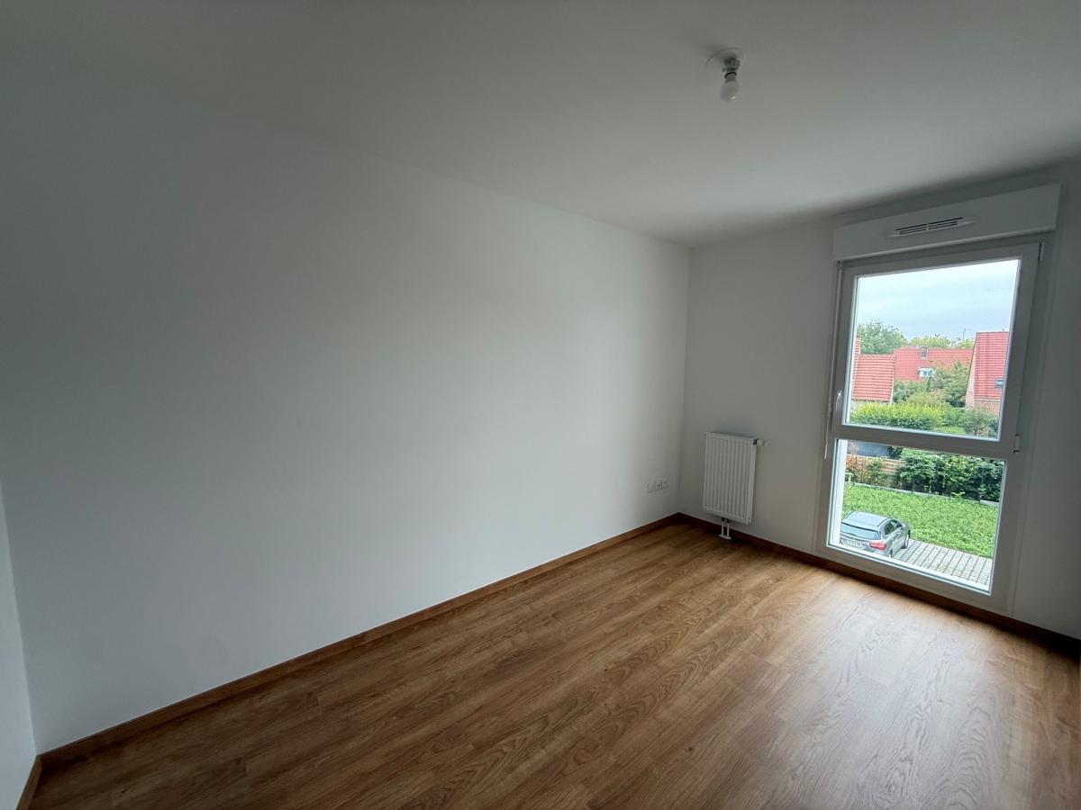 4 pièces - 2ème étage - 95m² - 1 020,86 € - Photo #4
