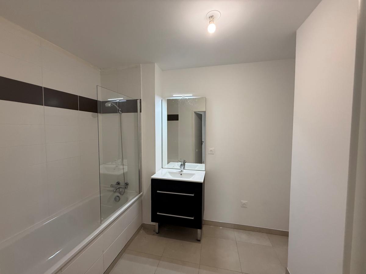 
																																							3 pièces - 
																																						1er étage - 65m² - 830,05 € - Photo #5