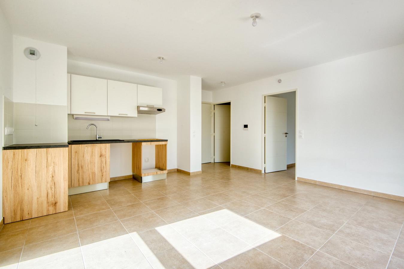 3 pièces - 1er étage - 59m² - 992,76 € - Photo #2