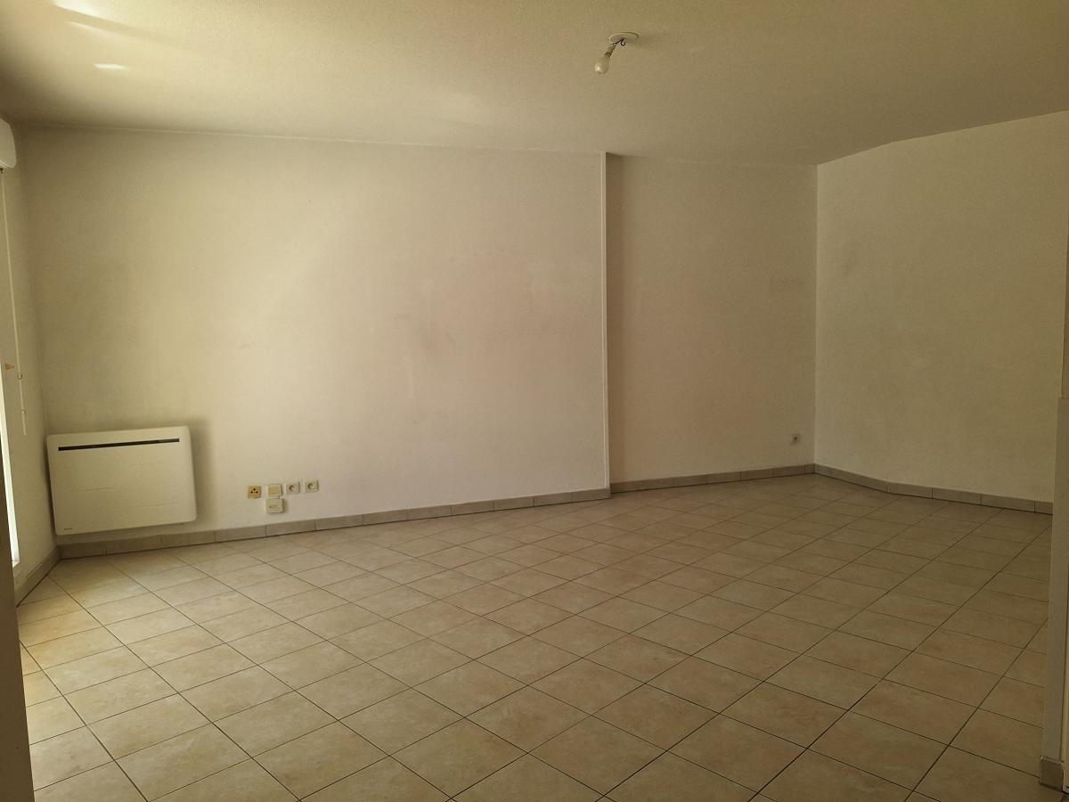 
																			3 pièces - 
																		RDC - 85m² - 1 114,18 € - Photo #1