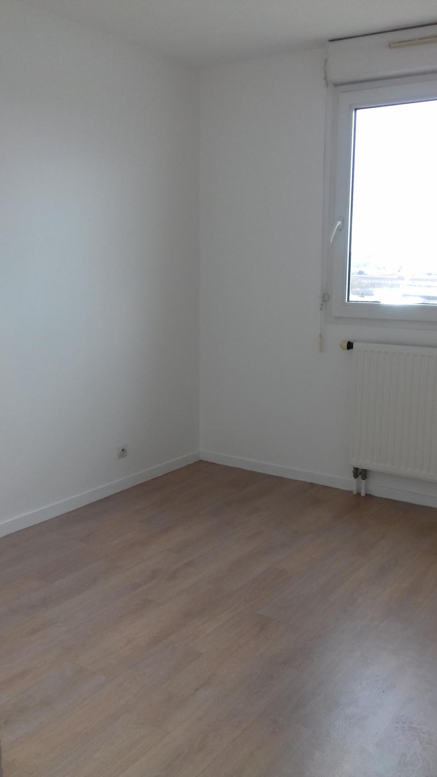 
																																							4 pièces - 
																																						RDC - 95m² - 1 949,67 € - Photo #3