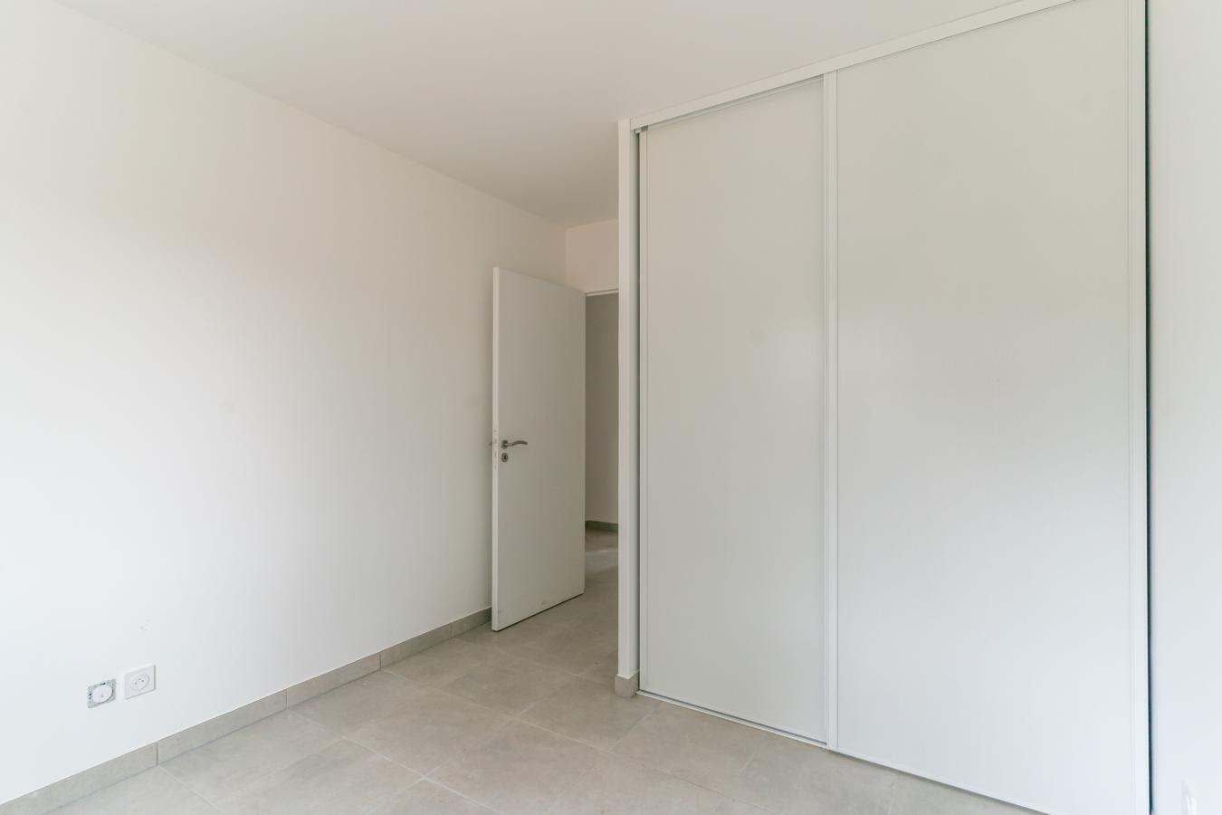 
																																							3 pièces - 
																																						RDC - 77m² - 1 095,52 € - Photo #3