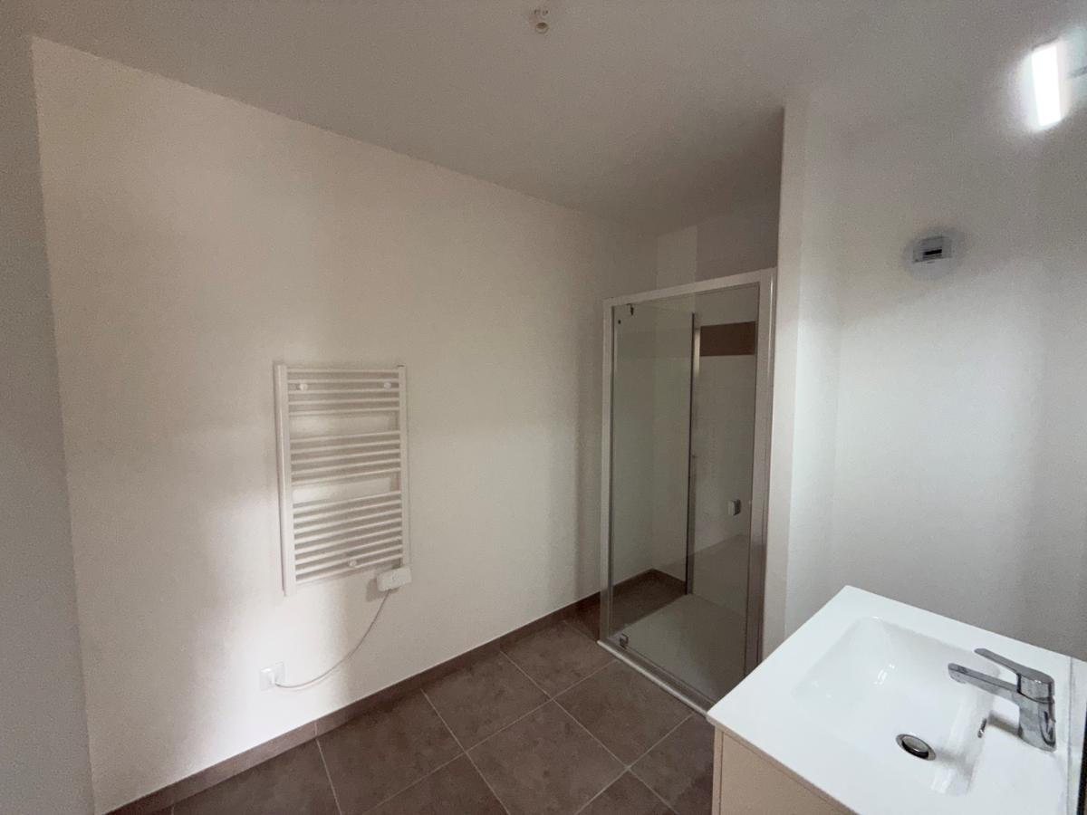 
																																							3 pièces - 
																																						1er étage - 67m² - 669,80 € - Photo #3