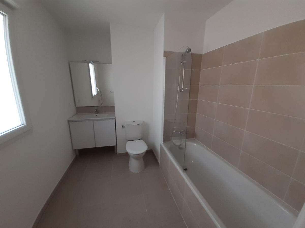 
																																							4 pièces - 
																																						RDC - 93m² - 976,66 € - Photo #3