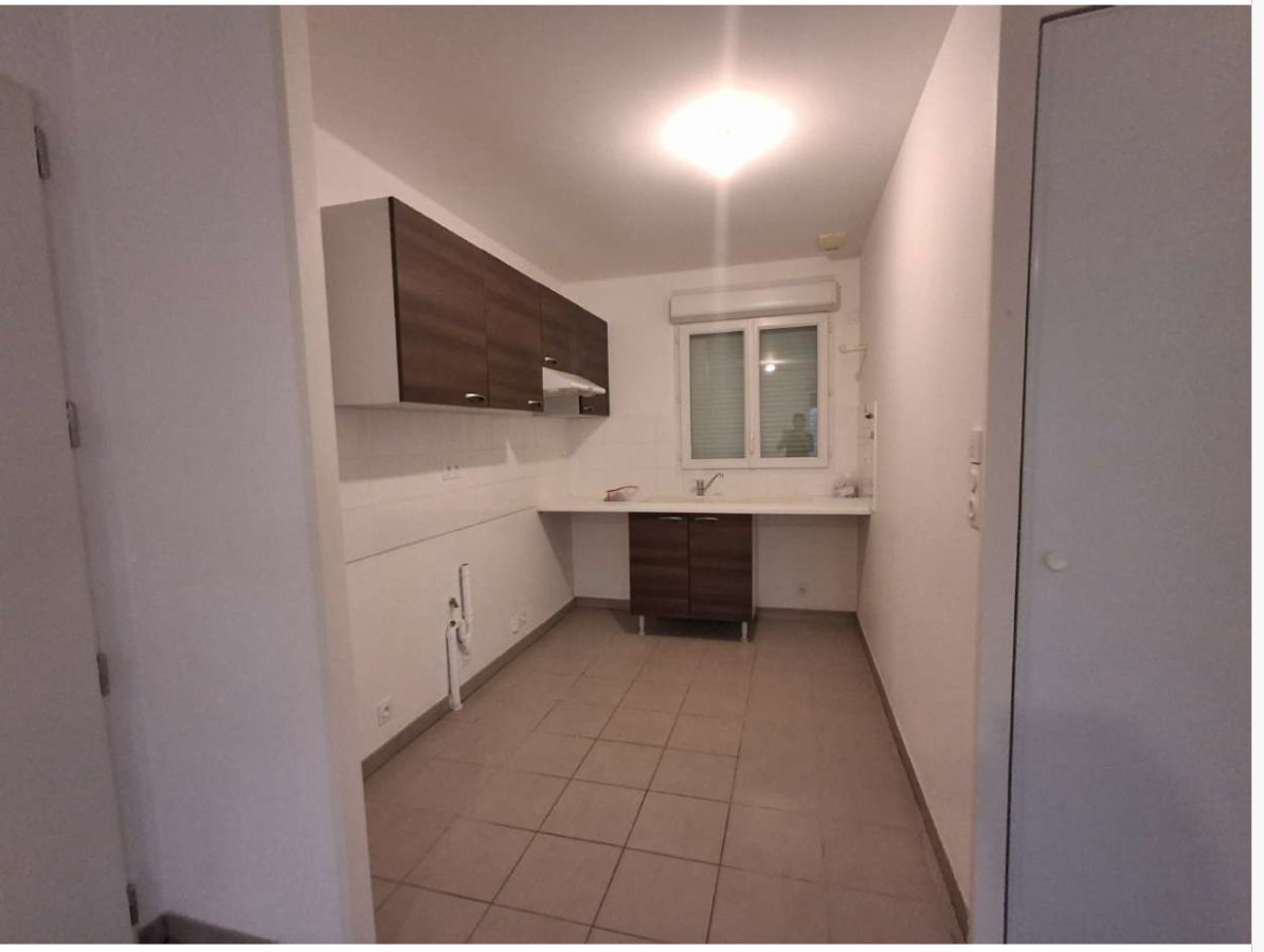 
																																							5 pièces - 
																																						RDC - 105m² - 1 201,74 € - Photo #4