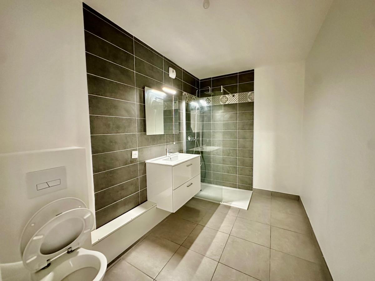 
																			4 pièces - 
																		1er étage - 95m² - 1 537,96 € - Photo #3