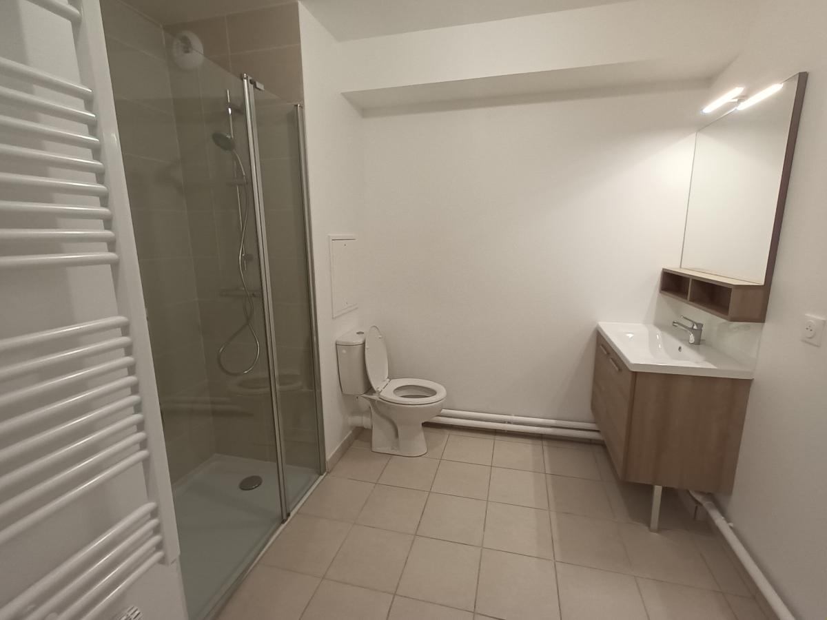 
																			1 pièce - 
																		1er étage - 33m² - 707,61 € - Photo #4