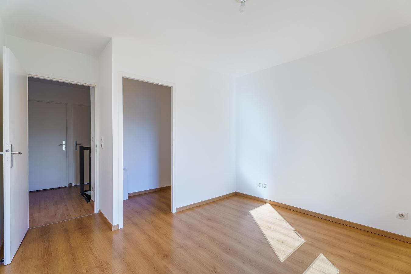 
																																							4 pièces - 
																																						RDC - 89m² - 1 230,94 € - Photo #3