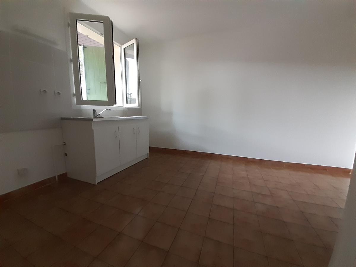 
																																							4 pièces - 
																																						RDC - 107m² - 813,67 € - Photo #3
