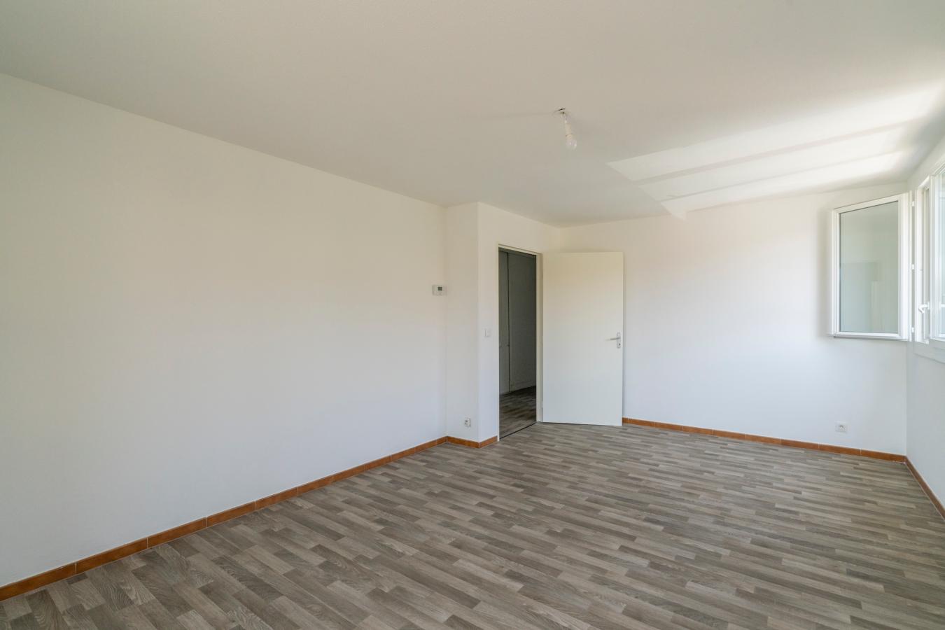 
																																							4 pièces - 
																																						1er étage - 79m² - 173 200 € - Photo #3