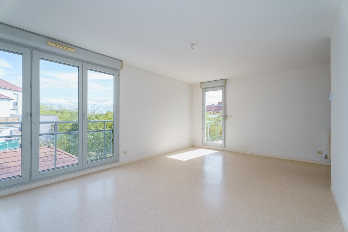
																																							3 pièces - 
																																						2ème étage - 75m² - 160 300 € - Photo #1