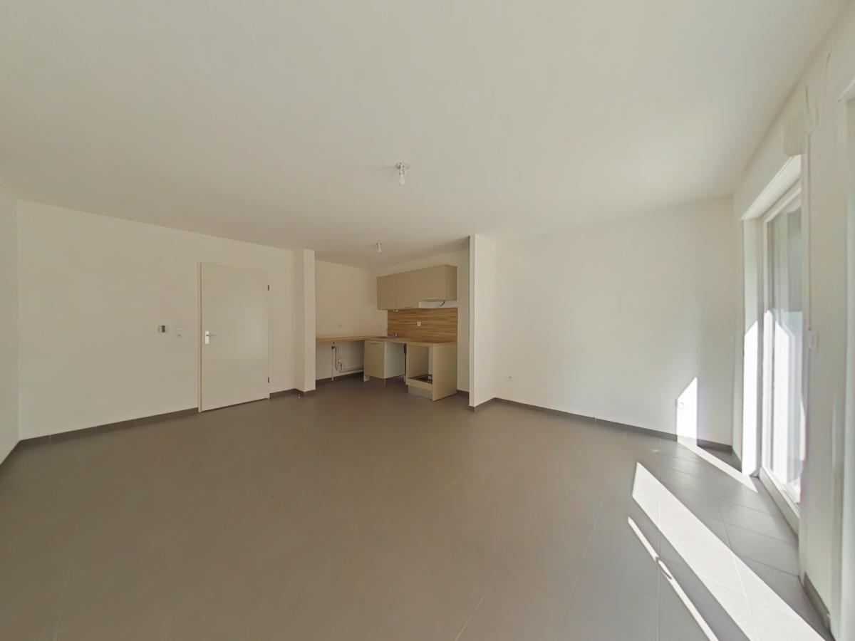 
																																							4 pièces - 
																																						RDC - 74m² - 1 060,53 € - Photo #1